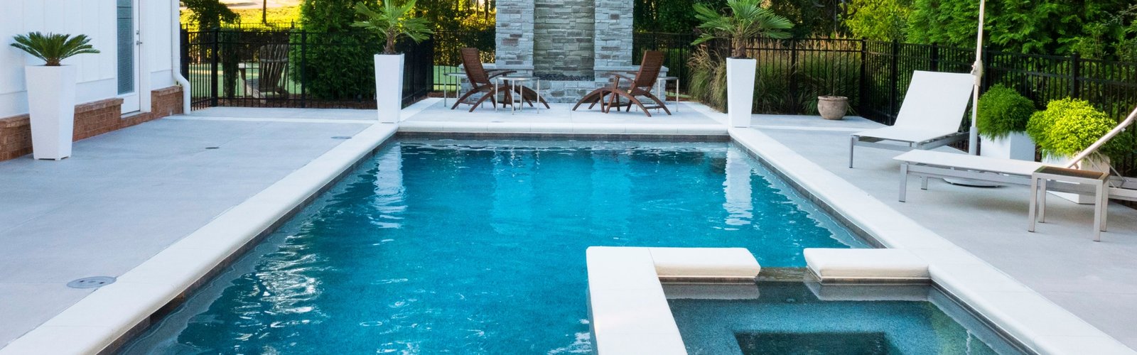 Outdoor pool surround with a refined concrete finish